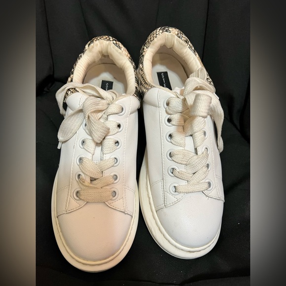 Steve Madden Sneakers - Picture 2 of 6